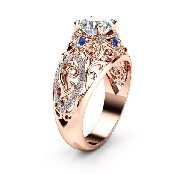 Beautiful Ring - Picture 2 of 4